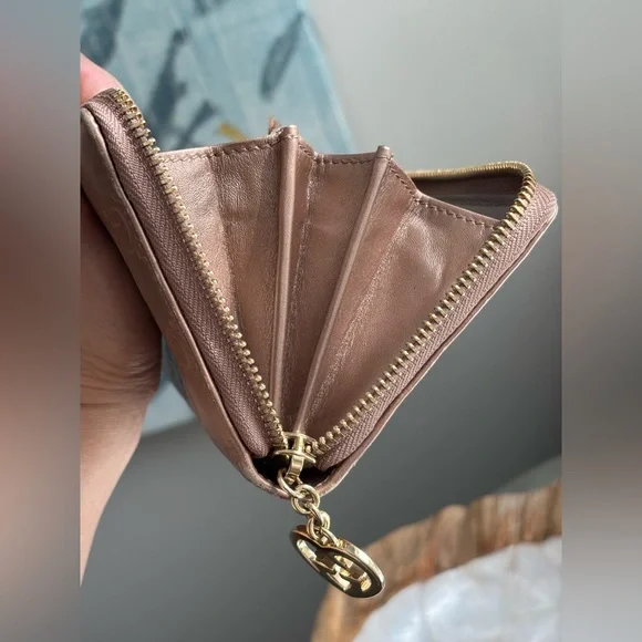 Gucci Metallic Zip-Around Leather Wallet - Picture 8 of 13